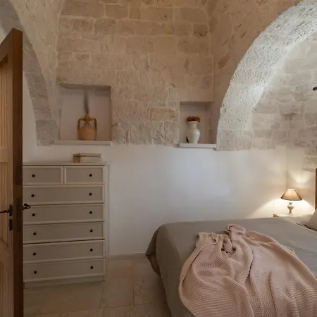 Trulli Angela לוקורוטונדו