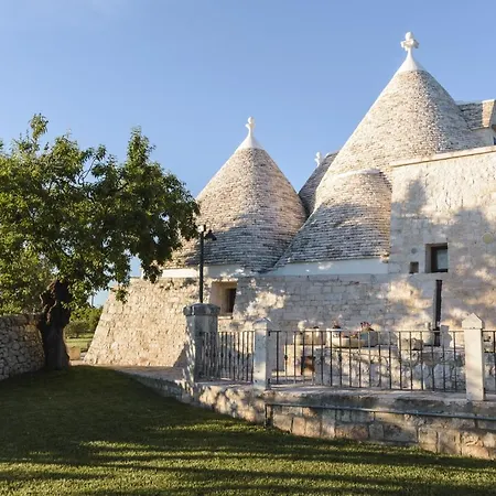 Trulli Angela * לוקורוטונדו